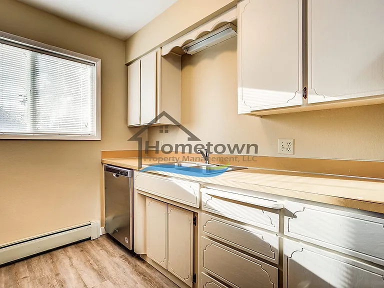 2432 & 2433 E Stowe Ct — Photo 32