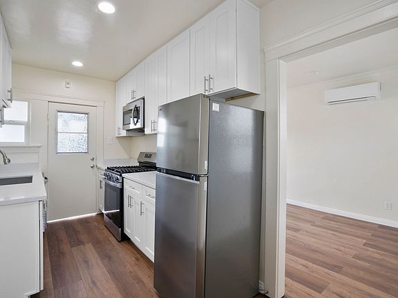 2nd image of 3022-3028 Cedar St #3022
