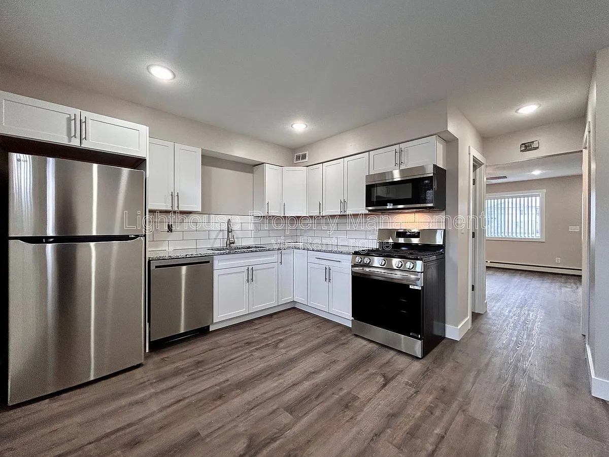 Building Photo - 2875 Taft Ave SW #7