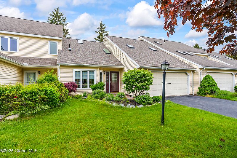 3rd image of 11 Standish Drive