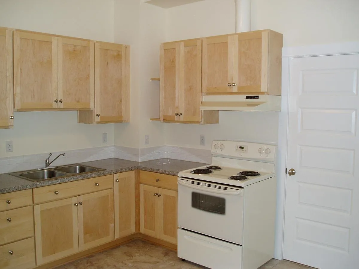 Studio, 500 sqft, $1,390 — Photo 3