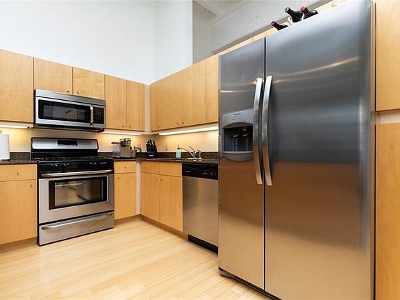 5th image of 111 10th St Unit 311