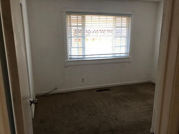 4th image of 3383 Payne Ave