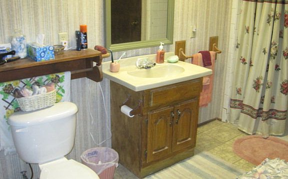 5th image of 5401 N Everglade Ave
