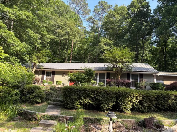 104 Camellia Dr, Wetumpka, AL 36092