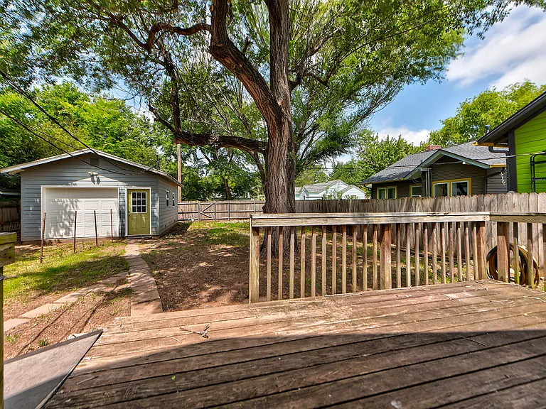 418 N Flood Ave — Photo 13