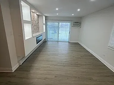 2 bed, 900 sqft, $2,200 — Photo 2