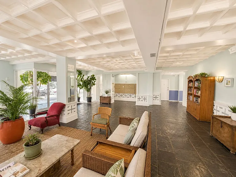 634 S Gramercy Pl — Photo 6