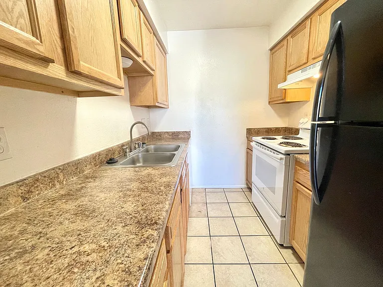 4601 Carlisle Blvd NE — Photo 4