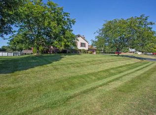 460 Running Deer Ln, Gilberts, IL 60136