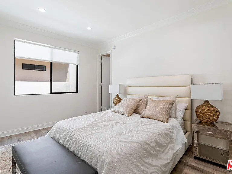 430 N Maple Dr #203 — Photo 14