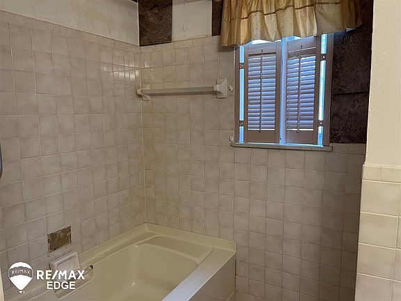 3rd image of 1026 Burlington Dr