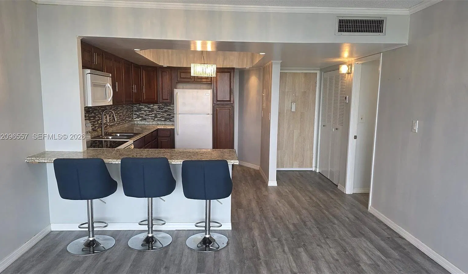 Buckley Towers Condo — Photo 2