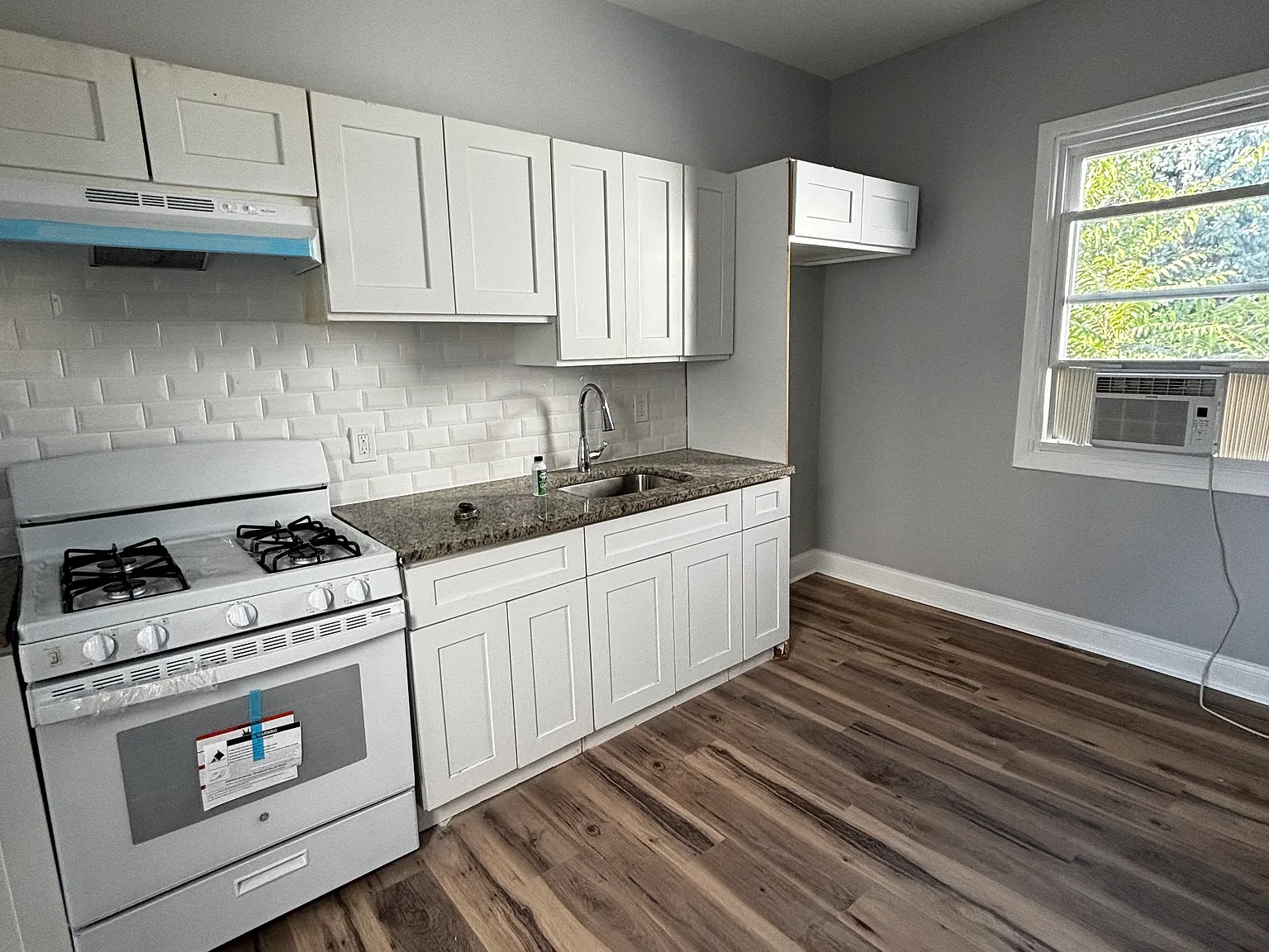 3 bed, 1000 sqft, $2,850 — Photo 3