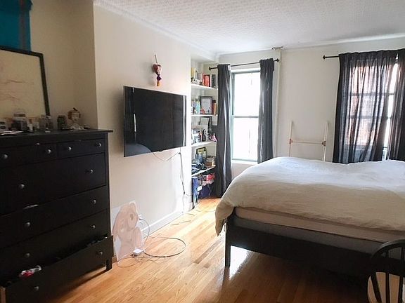 5th image of 522 E 6th St APT 4