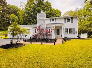 11 Laureldale Dr, Pittsford, NY 14534