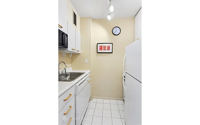 Sold by Douglas Elliman | media 4