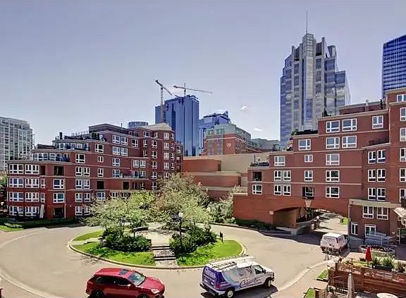4th image of 400 Eau Claire Ave SW #6025
