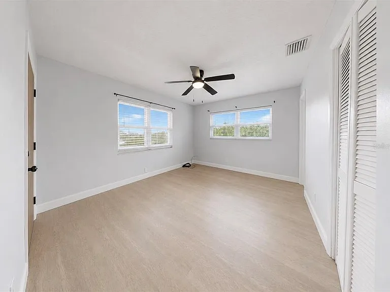 4931 Victoria Dr — Photo 13