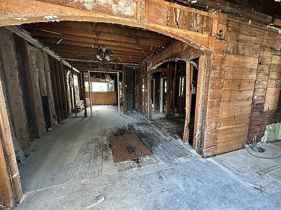 4th image of 11354 S Calumet Ave