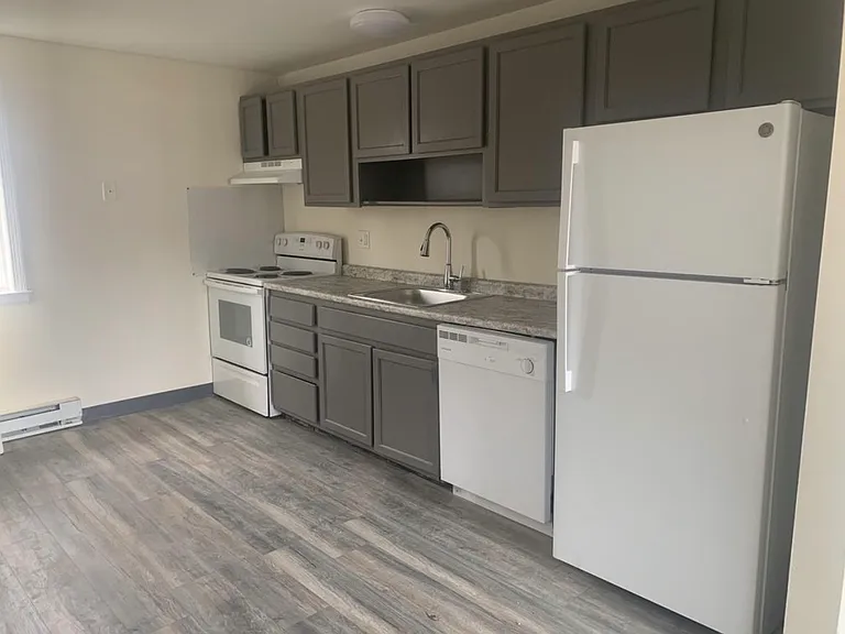 539B Burnside Ave #B2 — Photo 3