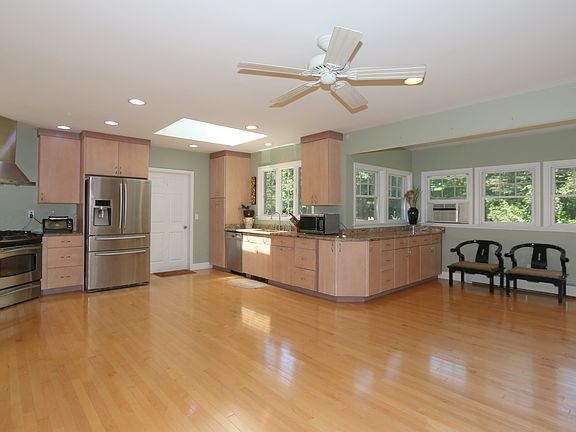 Recessed lighting lots of space.