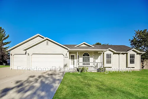 2135 S Crimson Rose Way Photo 1