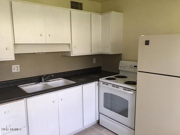 2nd image of 2637 W Rose Ln Unit 118