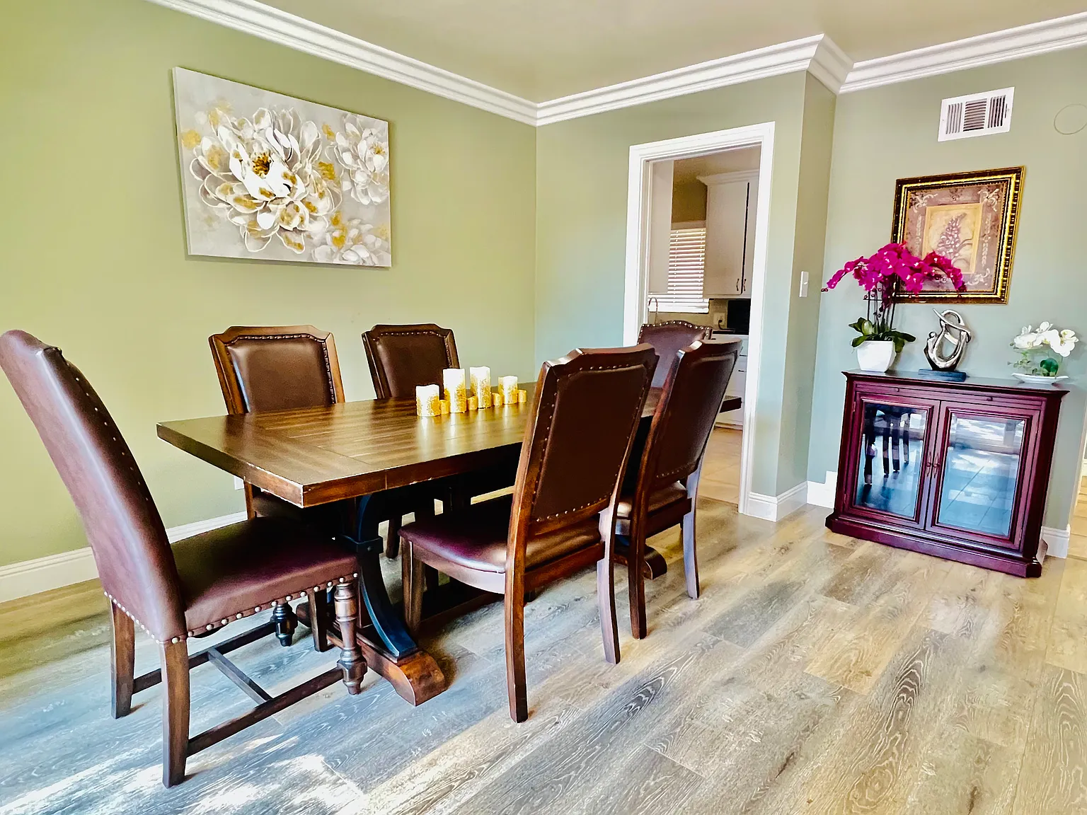 3 bed, 1.5 bath, 1272 sqft, $4,200 — Photo 3