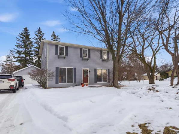 137 Center St, Elk Rapids, MI 49629