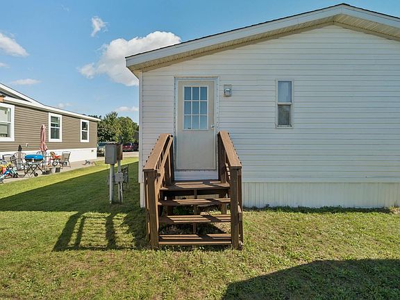 3rd image of 17111 Michigan Dr