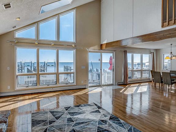 5th image of 25 Bay Point Dr