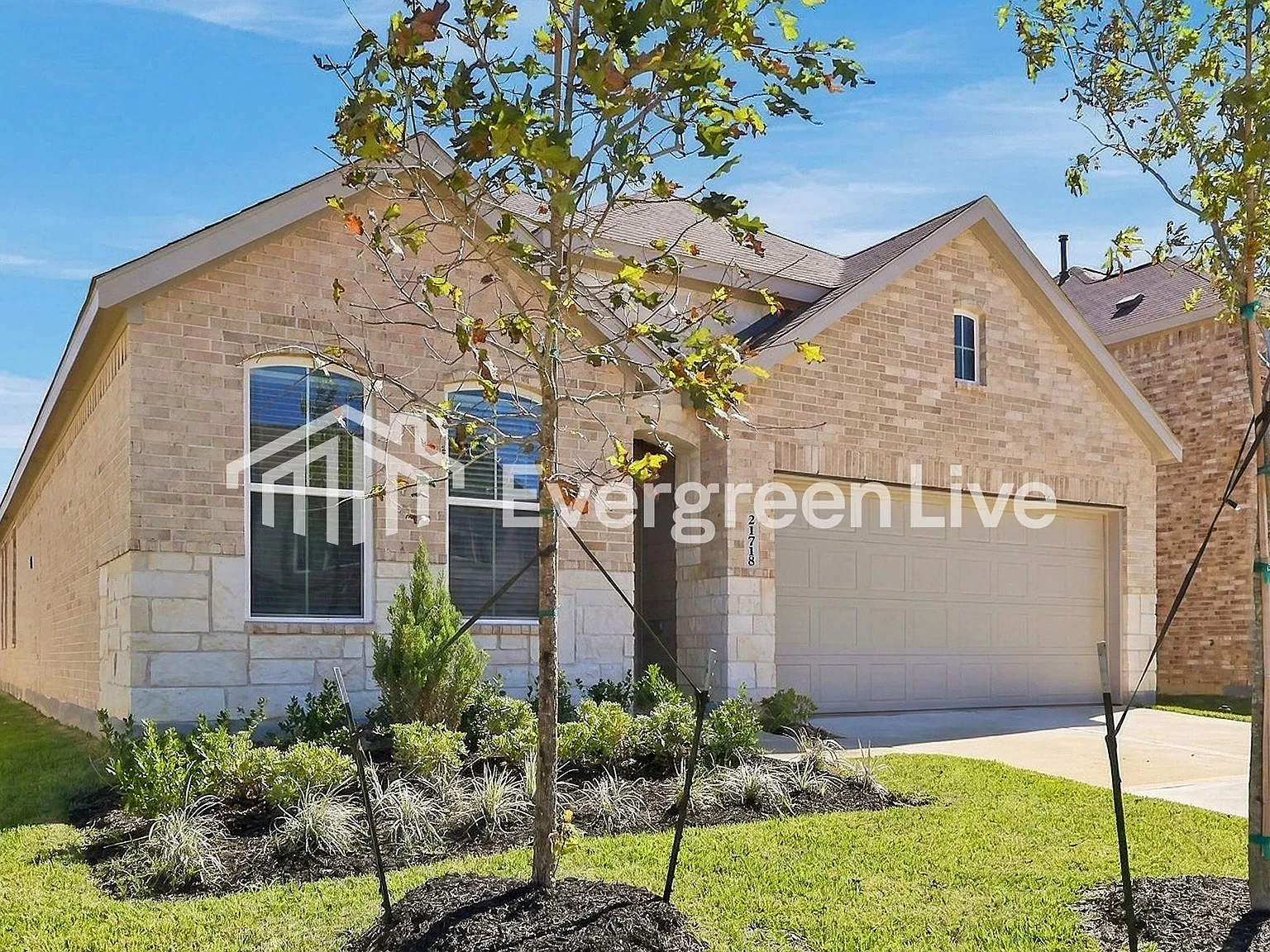 4 bed, 3.0 bath, 2290 sqft, $2,045 — Photo 2