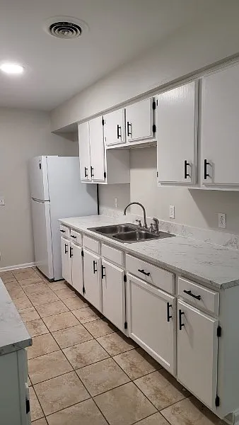 3 bed, 1100 sqft, $1,750 — Photo 3