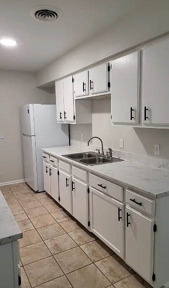 530 Phipps Dr — Photo 3