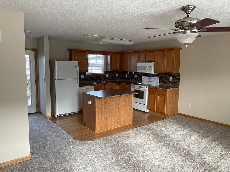 1st image of 386 NE Olivewood
