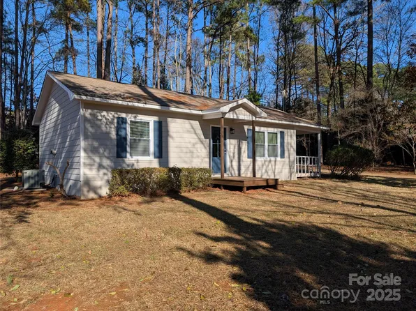 134 Pine Bluff Dr, Mooresville, NC 28117