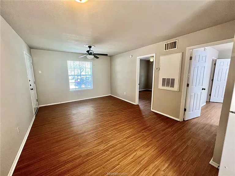 2402 Jaguar Dr #B — Photo 10