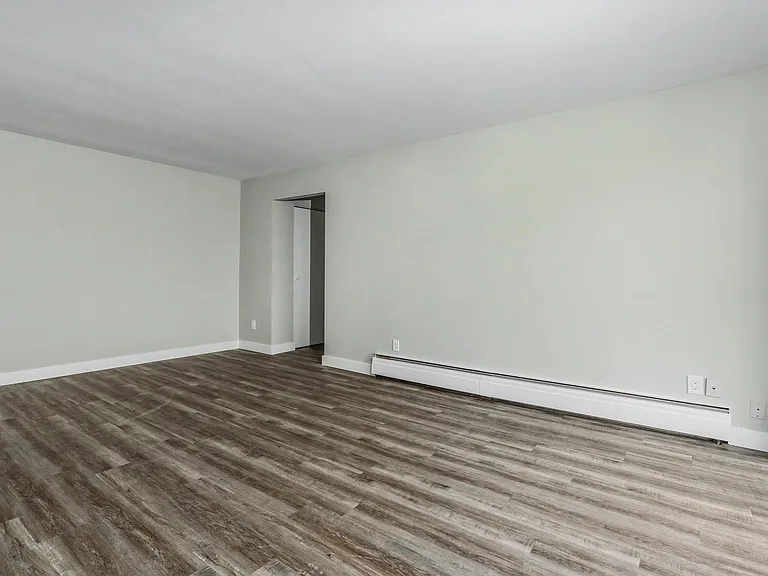 124 Tupper Cres #308 — Photo 8