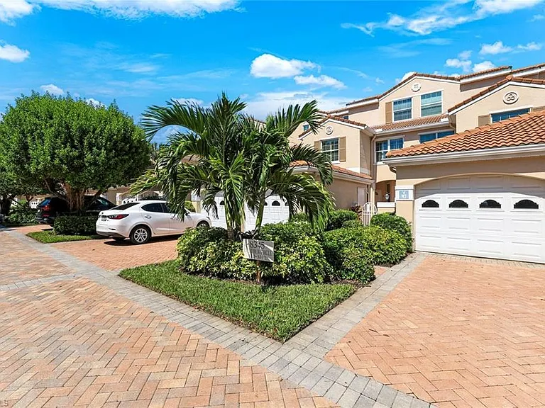 8345 Excalibur Cir #M4 — Photo 16