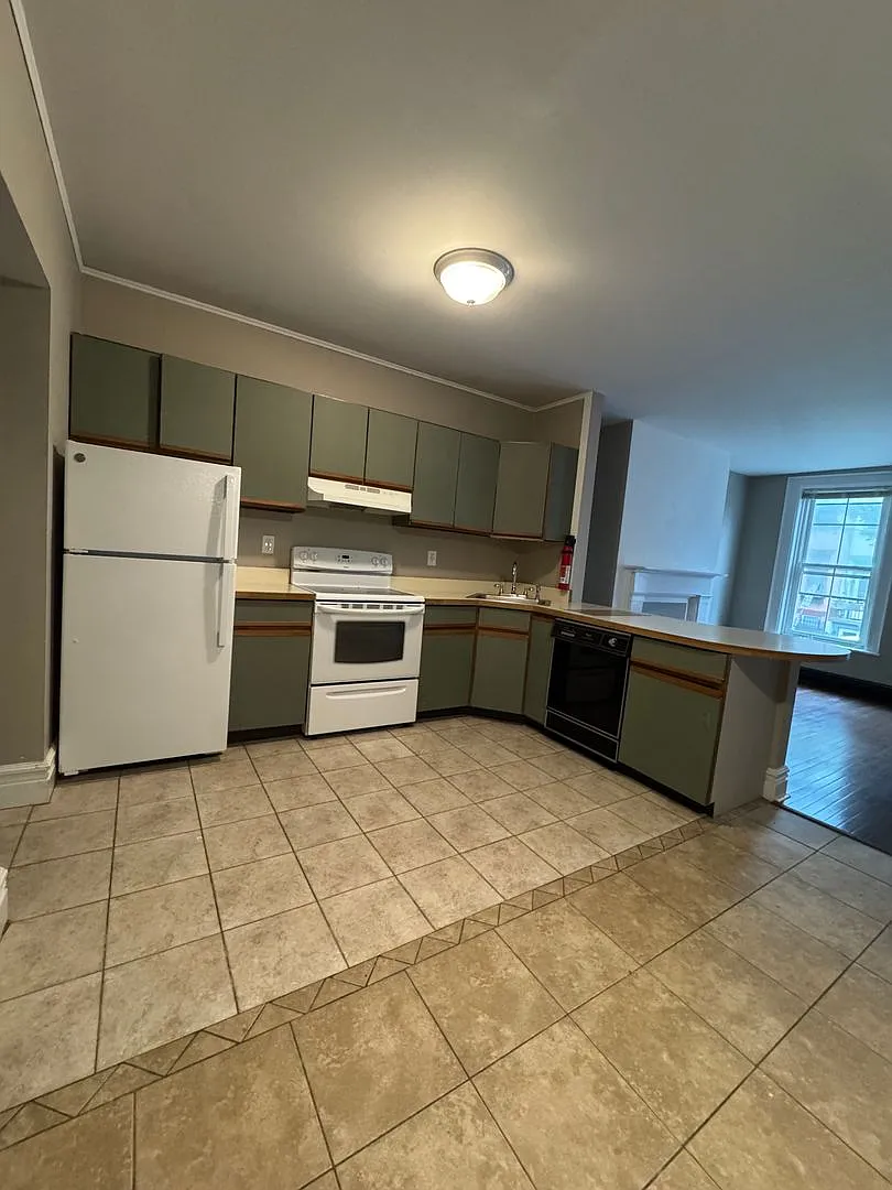 308 Hudson Avenue — Photo 4