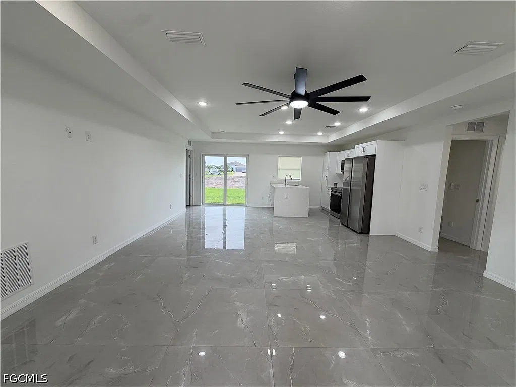3 bed, 2.0 bath, 1225 sqft, $1,850 — Photo 3