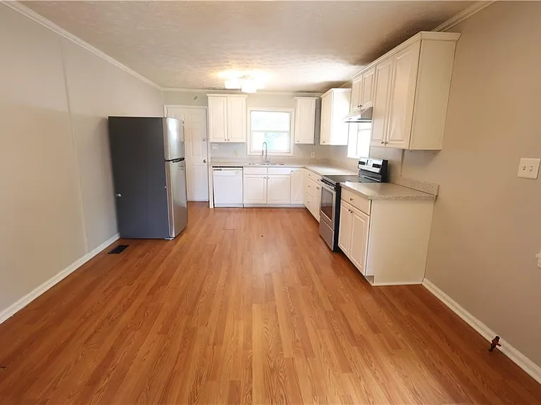 615 S Jefferson St SE — Photo 5