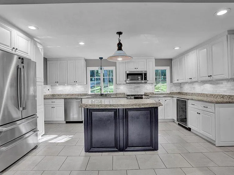 Kitchen, gourmet, central island, granite. Bosch appliances