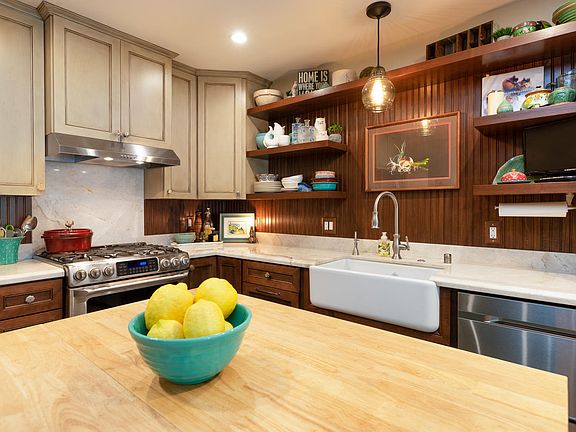 5th image of 2822 Shoreview Cir