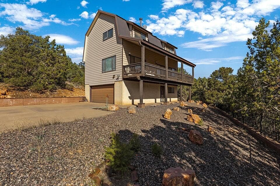 1st image of 375 Hillcrest Cir