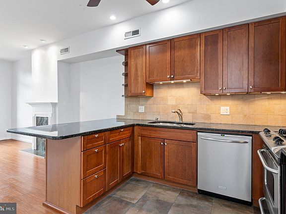 5th image of 832 N Woodstock St