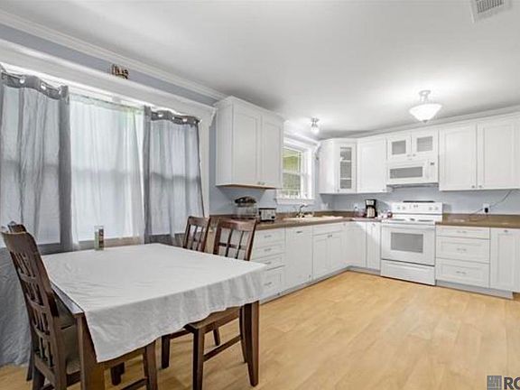 5th image of 1542 N Woodcrest Ave