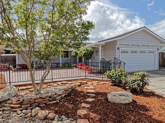 2nd image of 1618 Inglis Ln