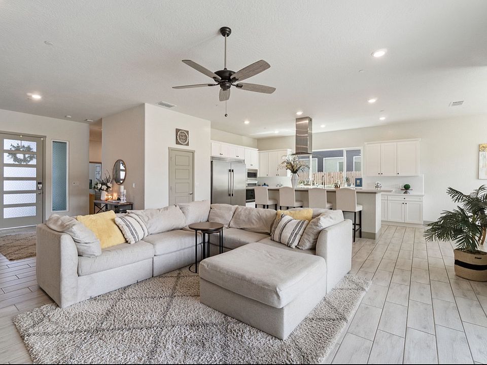 1st image of 2407 W Andrew Ln